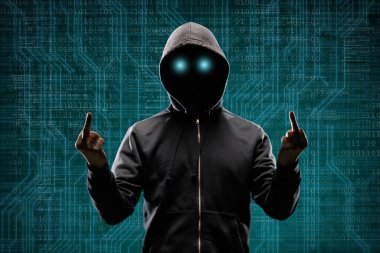 Dijital arka plan üzerinde anonim bilgisayar korsanı. Gizlenmiş karanlık yüz maskesi ve hood. Veri hırsız, internet saldırı, darknet dolandırıcılık, tehlikeli bir virüs ve siber güvenlik kavramı.