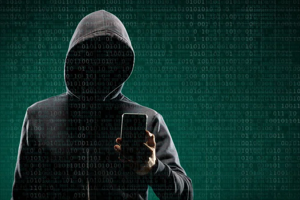 Hacker Komputer Bertopeng Dan Hoodie Atas Latar Belakang Biner Abstrak — Stok Foto