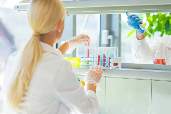 Forskare Som Arbetar Labbet Läkare Som Gör Medicinsk Forskning Laboratorieverktyg — Stockfoto