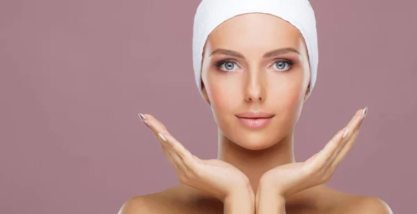 Mooi Gezicht Van Jonge Gezonde Vrouw Huidverzorging Cosmetica Make Teint — Stockfoto