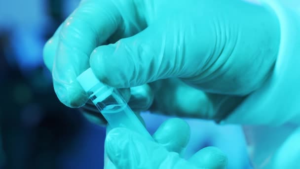 带有血液和病毒的实验管 医院科学实验室的特写镜头 流行病 疫苗研究和2019 Ncov病毒检测概念 — 图库视频影像