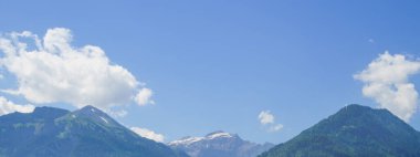 Alp tepeleri kara sapı arka planı. Jungfrau, Bernese Highland 'de. Alpler, turizm, dağ yürüyüşü konsepti.