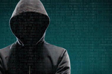 Maske ve kapüşonlu ikili arka plan üzerinde bilgisayar korsanı. Gizlenmiş karanlık yüzü. Veri hırsız, internet dolandırıcılık, darknet ve siber güvenlik kavramı.