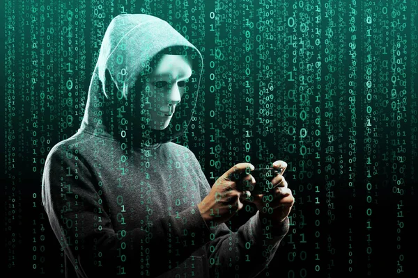 Hacker Komputer Bertopeng Dan Hoodie Atas Latar Belakang Biner Abstrak — Stok Foto