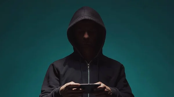 Portrét Počítačový Hacker Hoodie Zakryt Snědou Tvář Údaje Zloděj Internetové — Stock fotografie