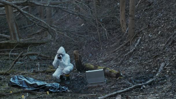 Des Inspecteurs Rassemblent Des Preuves Sur Une Scène Crime Spécialistes — Video