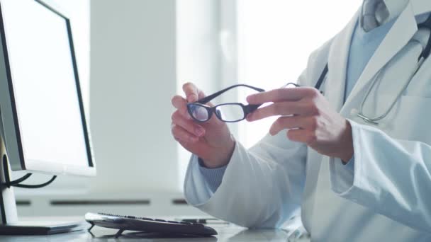 Médecin Professionnel Travaillant Dans Bureau Hôpital Utilisant Technologie Informatique Médecine — Video