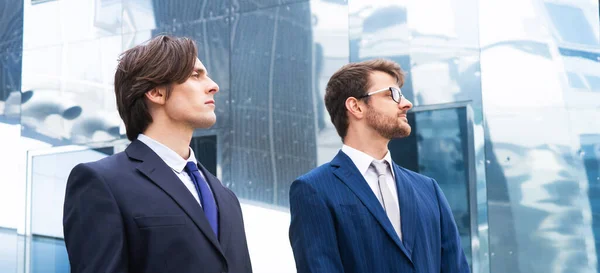 Trabalho Equipe Conceito Negócios Empresários Confiantes Roupas Formais Conversando Sobre — Fotografia de Stock