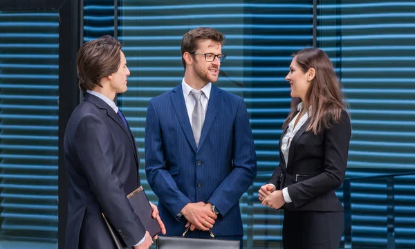 Teamwork Business Concept Zelfverzekerde Zakenlieden Formele Kleding Die Een Gesprek — Stockfoto