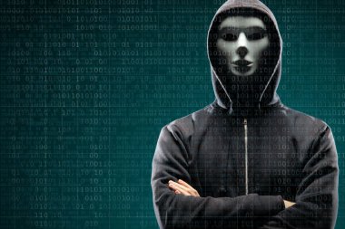 Dijital arka plan üzerinde anonim bilgisayar korsanı. Gizlenmiş karanlık yüz maskesi ve hood. Veri hırsız, internet saldırı, darknet dolandırıcılık, tehlikeli bir virüs ve siber güvenlik kavramı.