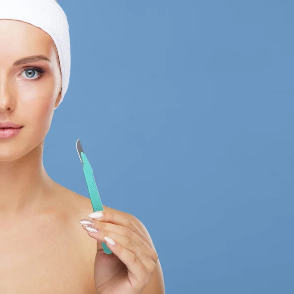 若い女性の顔に美容注射 整形外科 皮膚リフティングと審美的な医学の概念 — ストック写真