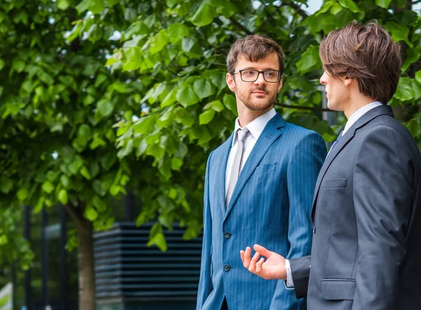 Lavoro Squadra Concetto Business Imprenditori Fiduciosi Abiti Formali Che Conversano — Foto Stock