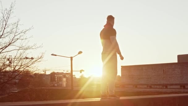 남자가 야영을 도시의 건강과 스포츠 — 비디오
