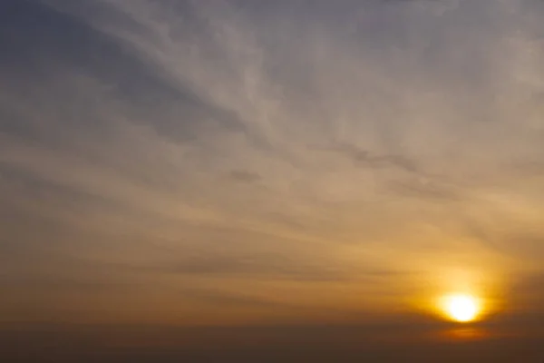 Голубое Небо Облаками Свет Утреннего Солнца — стоковое фото
