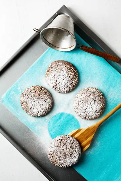 Galletas de chocolate recién horneadas —  Fotos de Stock