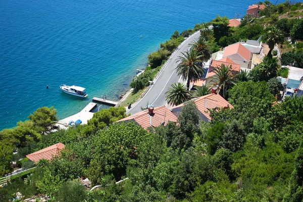 Costa del mare con yacht — Foto Stock