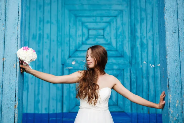 Sensuella bruden i brudklänning — Stockfoto