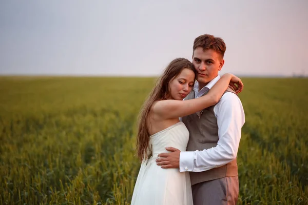 Schönes Hochzeitspaar — Stockfoto