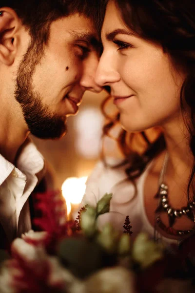 Loving couple faces — Stock Photo, Image