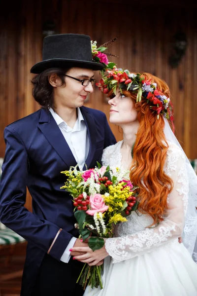 Jovem casal de casamento — Fotografia de Stock