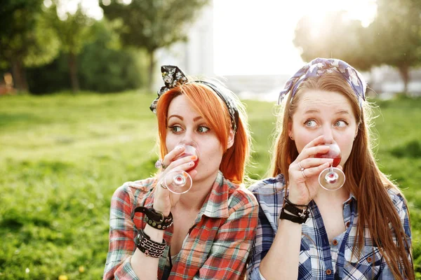 Two young hipster girls having fun — Stock Photo, Image