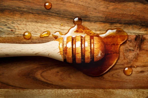 Κουτάλι μελιού, ειδική ξύλινη κουτάλα — Φωτογραφία Αρχείου