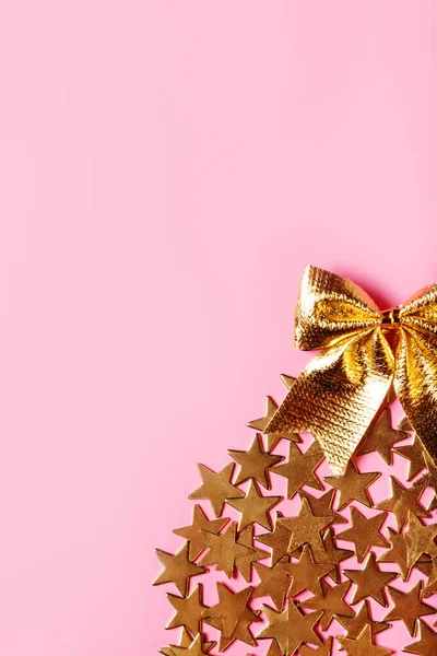 Weihnachtsdekoration Mit Goldenen Sternen Kreis Auf Rosa Hintergrund Konzeptionelles Design — Stockfoto