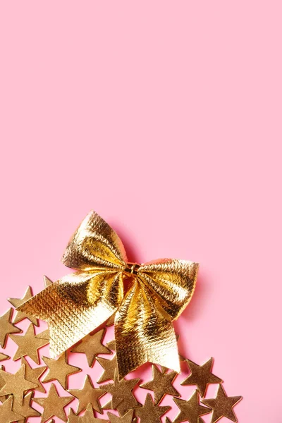 Kreatives Weihnachtskonzept Mit Goldenen Sternen Kreis Auf Rosa Hintergrund Kopierraum — Stockfoto