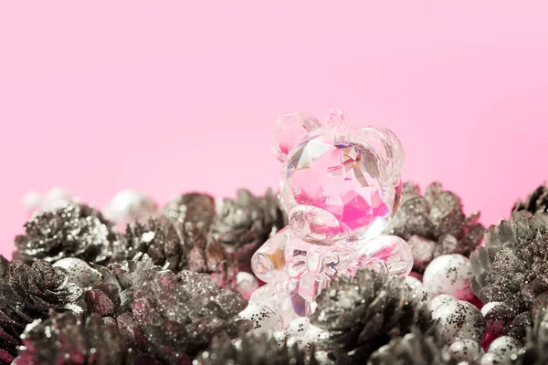 Navidad Glamour Tarjeta Regalo Con Juguete Oso Cristal Sobre Fondo — Foto de Stock