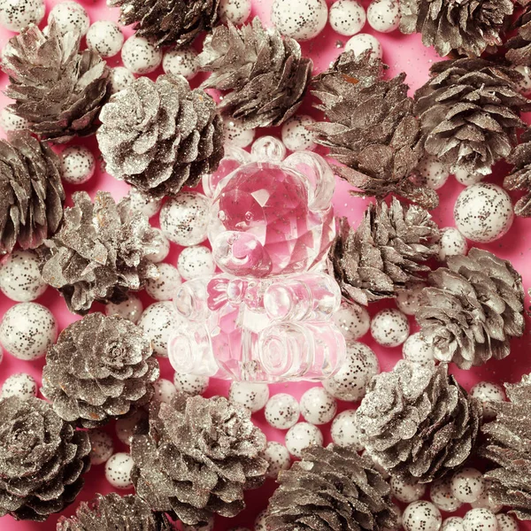 Decorações Natal Com Cones Prata Brinquedo Urso Cristal Presente Glamour — Fotografia de Stock