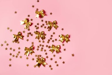 Altın yıldızlı ve parıltılı şenlikli arka plan