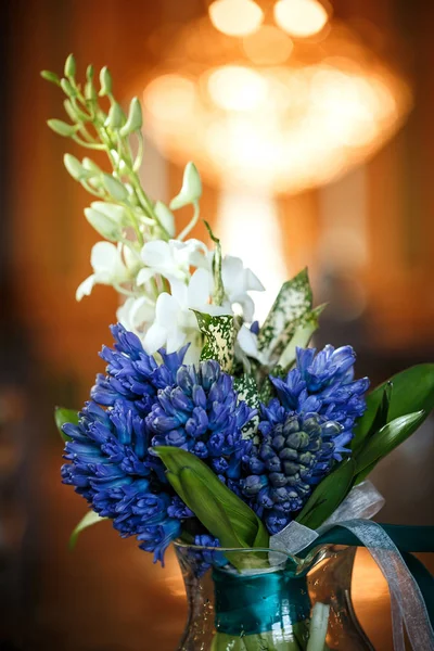 Luxe Boeket Met Prachtige Blauwe Hyacinten Prachtig Interieur Bruidsbloemen Close — Stockfoto