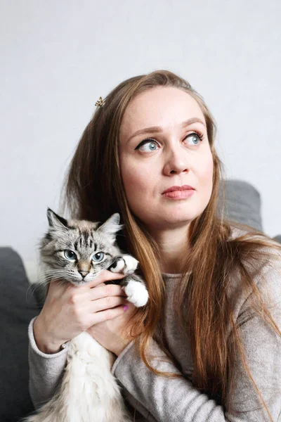 Young Trendy Woman Sitting Home Domestic Cat Social Distance Isolation — Stock Photo, Image