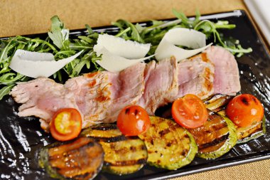 ızgara sebzeli biftek