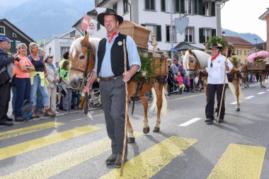 Yıllık kırsal yaylacılıktan geçit töreni Kerns