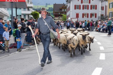 Yıllık kırsal yaylacılıktan geçit töreni Kerns