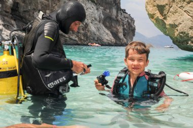 Çocuk discover scuba diving