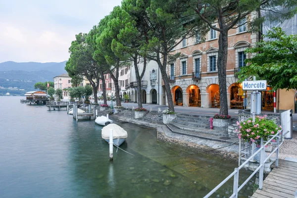 Tramonto al villaggio di Morcote sul lago di Lugano — Foto Stock