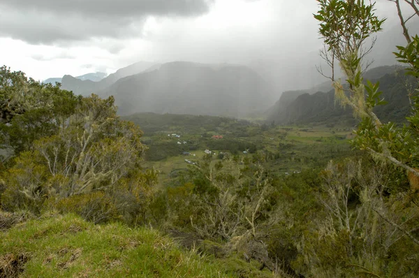 Pueblo de La Nouvelle en el circo de Mafate — Foto de Stock