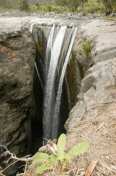 Trois Roches waterval aan Mafate op Reunion eiland — Stockfoto