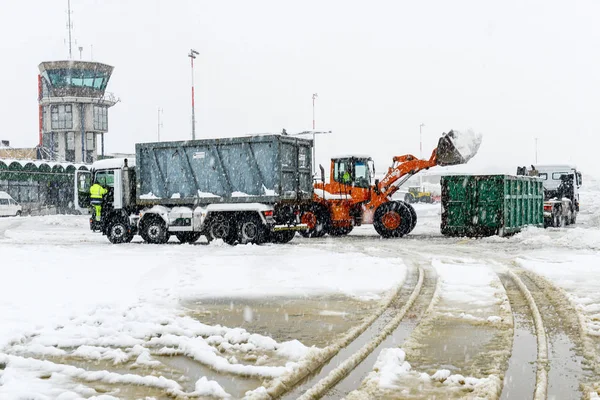 Aeroporto Lugano Agno sotto la neve — Foto Stock