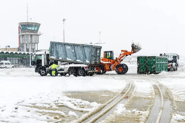 Aeroporto Lugano Agno sotto la neve — Foto Stock