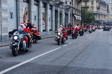 Noel geçit töreni kim bir motosiklet sürücüsü Santa kipi