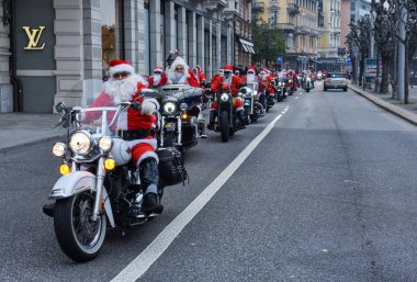 Noel geçit töreni kim bir motosiklet sürücüsü Santa kipi
