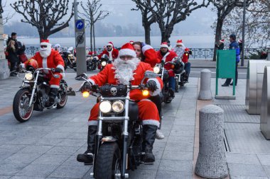 Noel geçit töreni kim bir motosiklet sürücüsü Santa kipi