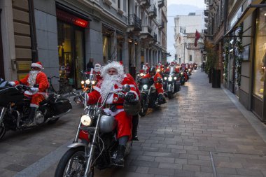 Noel geçit töreni kim bir motosiklet sürücüsü Santa kipi