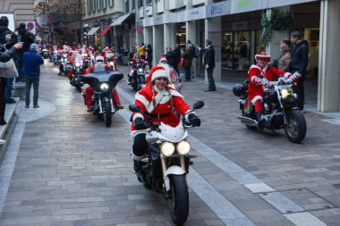 Noel geçit töreni kim bir motosiklet sürücüsü Santa kipi