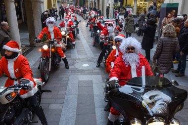 Noel geçit töreni kim bir motosiklet sürücüsü Santa kipi
