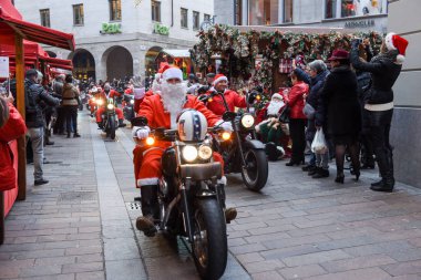 Noel geçit töreni kim bir motosiklet sürücüsü Santa kipi