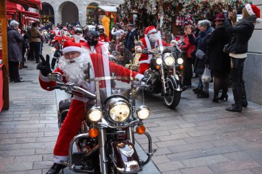 Noel geçit töreni kim bir motosiklet sürücüsü Santa kipi
